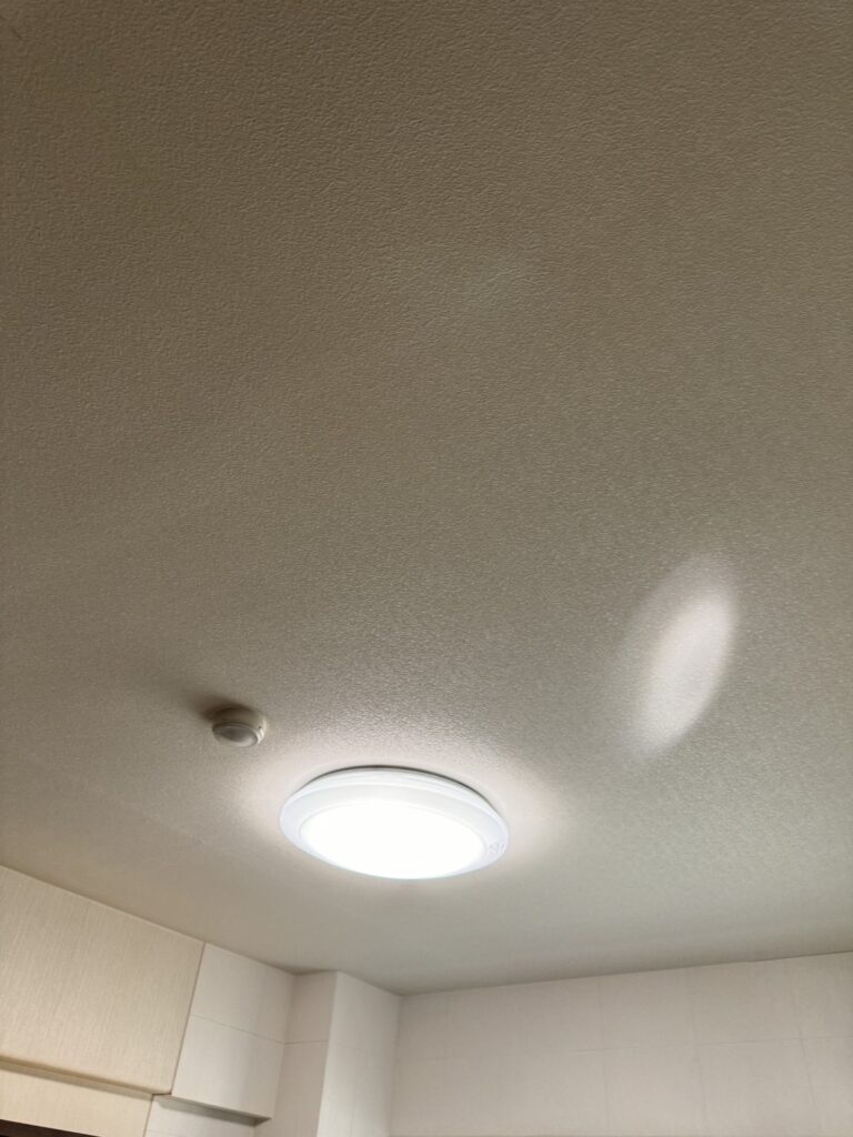 シーリングライトからダウンライト4個新設工事調光式